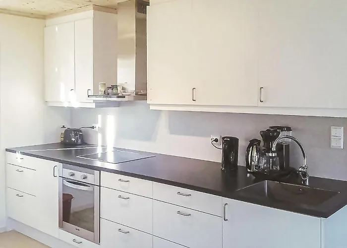 4 Bedroom Amazing In Дом отдыха Sira