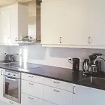 4 Bedroom Amazing In Casa de Férias Sira